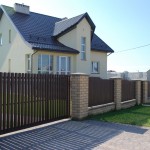 zabor-iz-metalliceskogo-shtaketnika