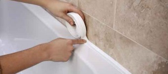герметизация между ванной и стеной