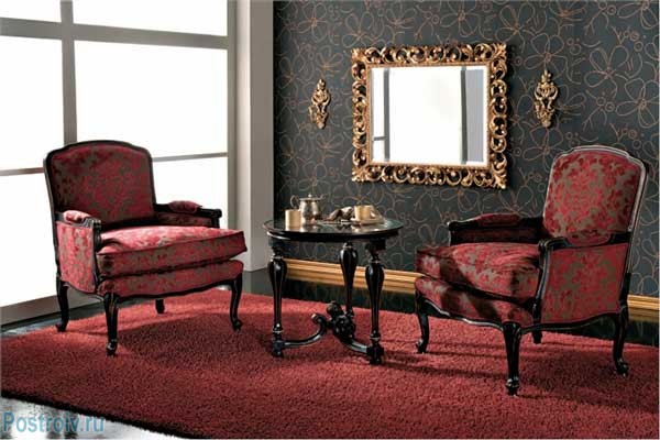 Зеркало в гостиной. Фото